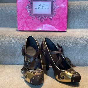 Sexy brown leather with gold ELLIE heels NEW IN BOX. Size 7. 4” heels.